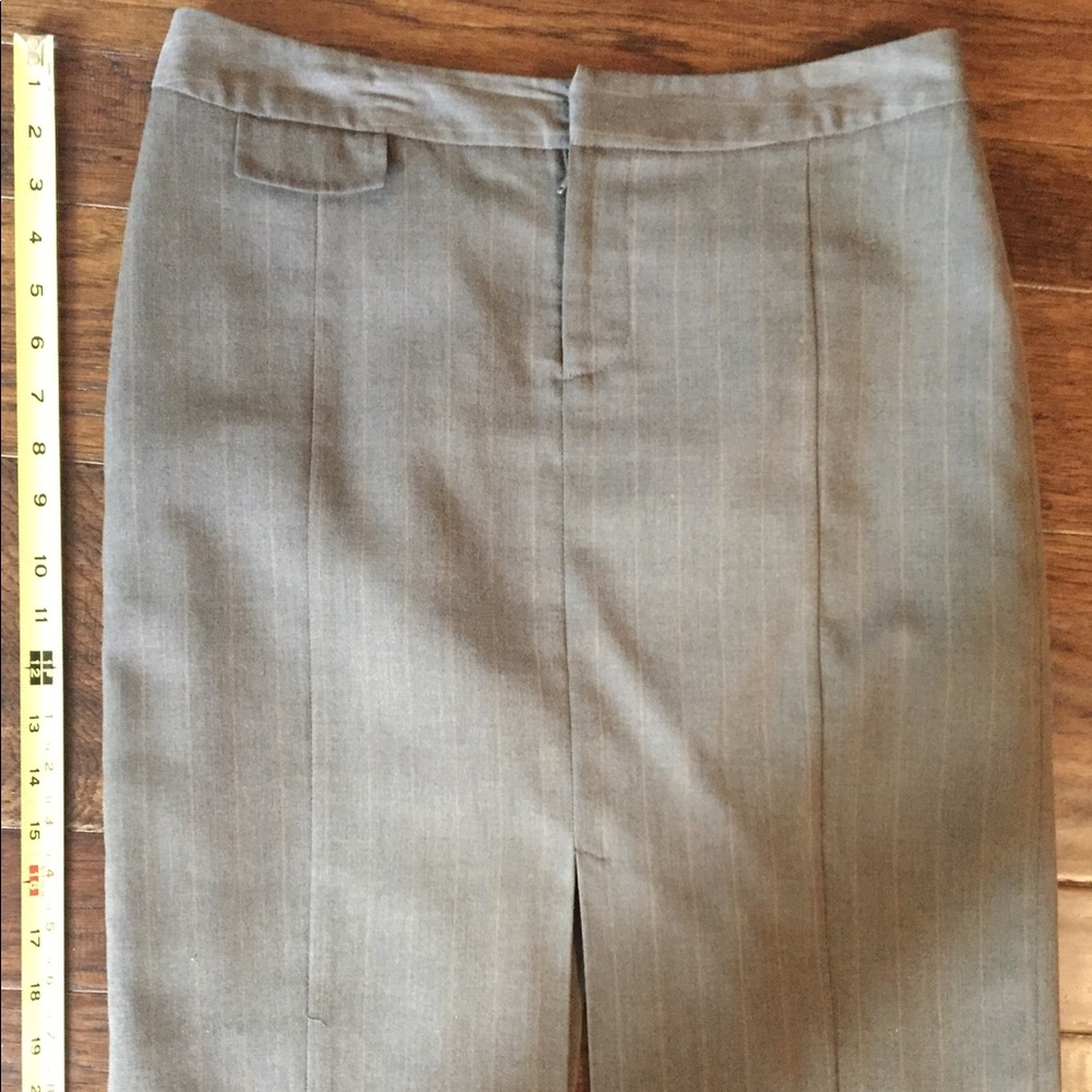 Gray pencil skirt